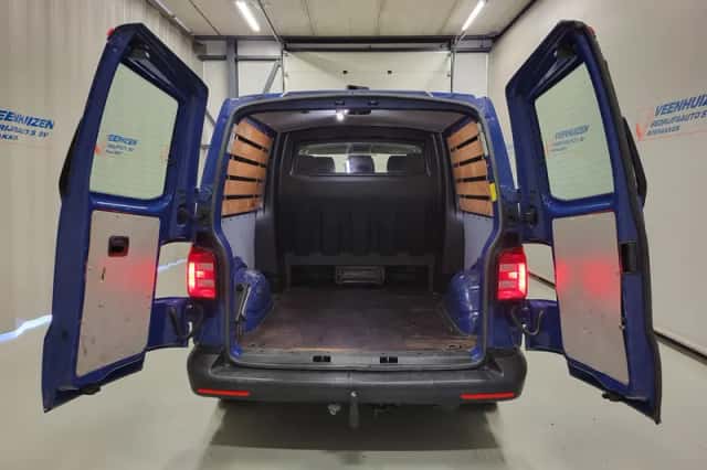 Volkswagen Transporter (2016) thumbnail 6