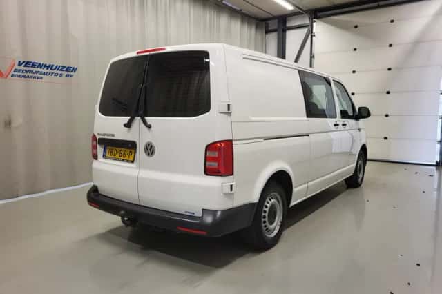 Volkswagen Transporter (2019) thumbnail 3