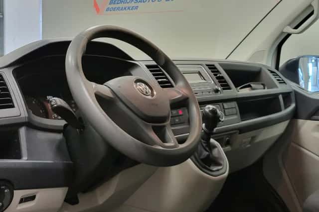 Volkswagen Transporter (2019) thumbnail 4