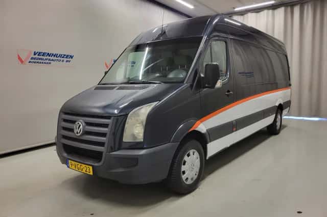 Volkswagen Crafter (2010) thumbnail 2