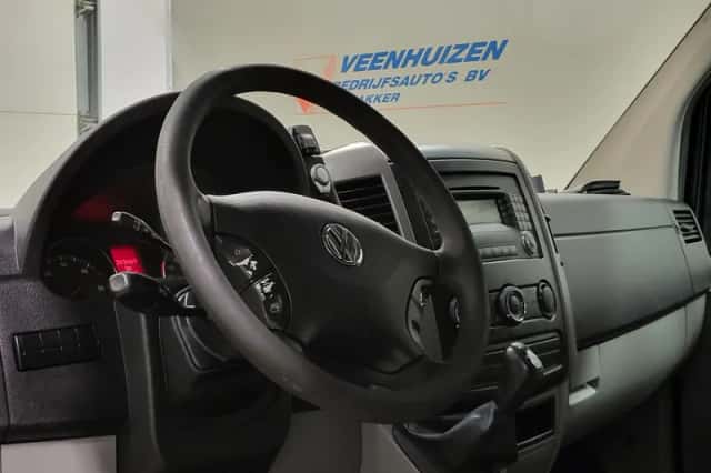 Volkswagen Crafter (2010) thumbnail 4
