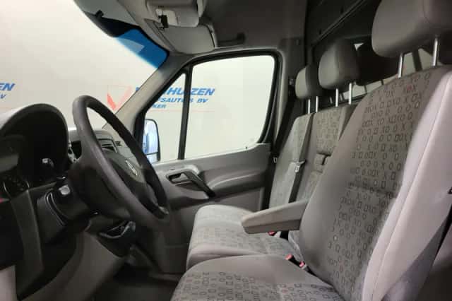 Volkswagen Crafter (2010) thumbnail 5