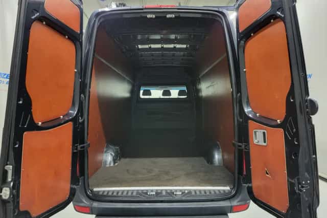 Volkswagen Crafter (2010) thumbnail 6
