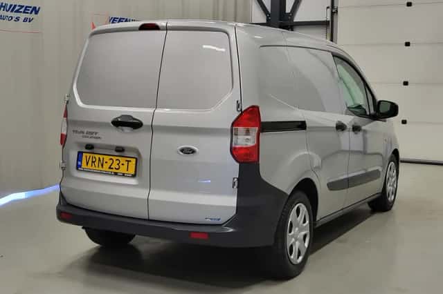 Ford Transit Courier (2022) thumbnail 3