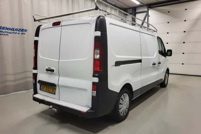 Renault Trafic (2015) thumbnail 3