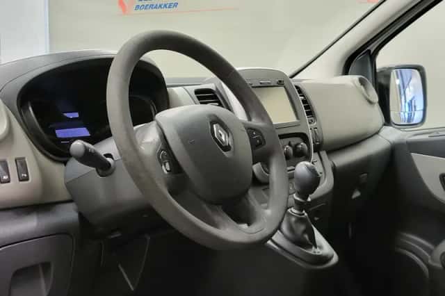 Renault Trafic (2015) thumbnail 4
