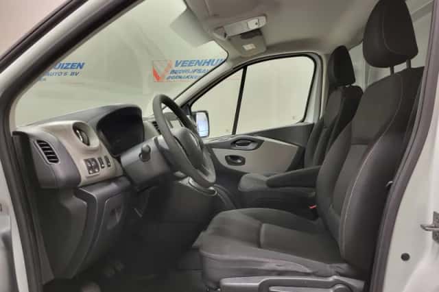 Renault Trafic (2015) thumbnail 5