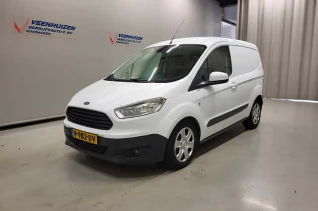 Ford Transit Courier (2017) thumbnail 2