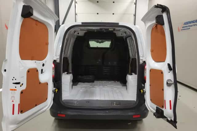 Ford Transit Courier (2017) thumbnail 6