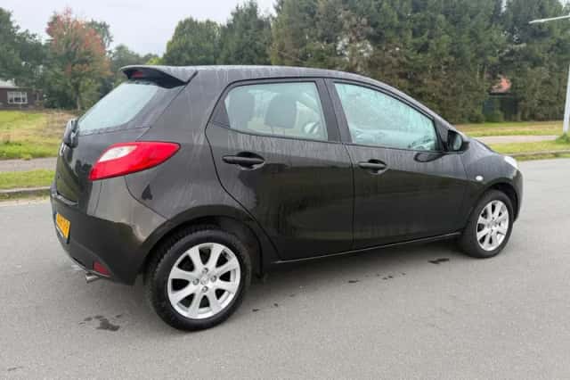 Mazda 2 (2010) thumbnail 4