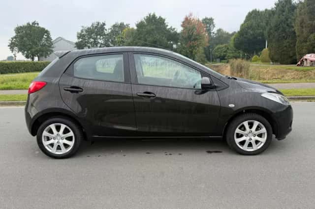 Mazda 2 (2010) thumbnail 5