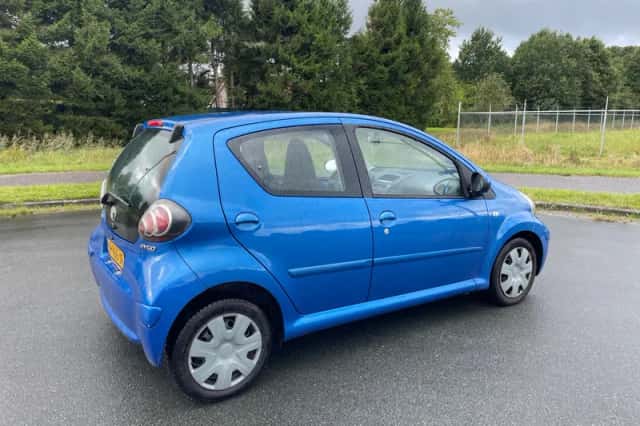Toyota Aygo (2009) thumbnail 4