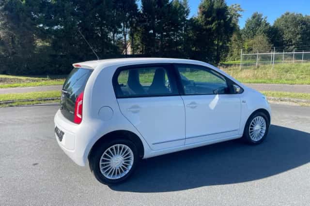 Volkswagen Up! (2014) thumbnail 4