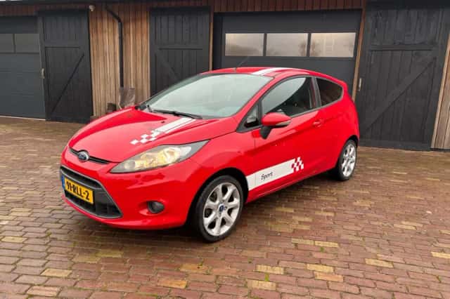 Ford Fiesta (2011) thumbnail 1