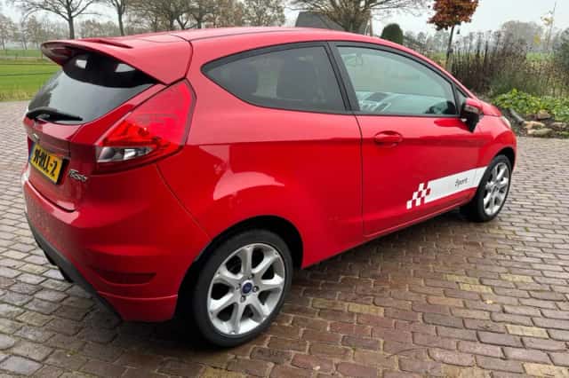 Ford Fiesta (2011) thumbnail 6