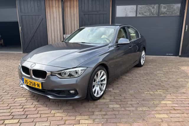 BMW 3-Serie (2016) thumbnail 1