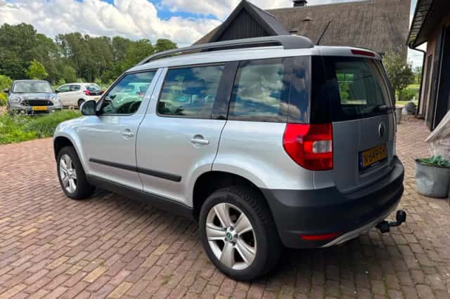 Škoda Yeti (2013) thumbnail 3