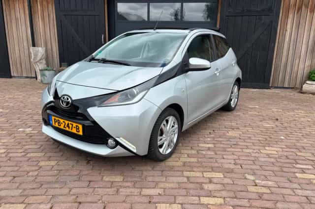 Toyota Aygo (2015) thumbnail 1