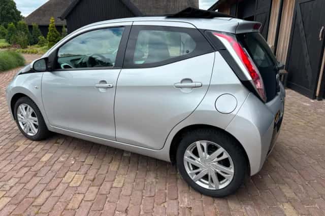 Toyota Aygo (2015) thumbnail 4