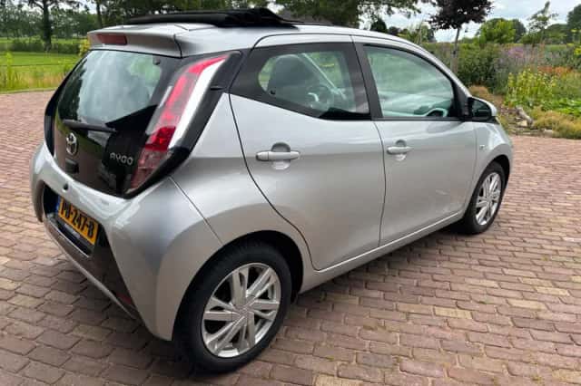 Toyota Aygo (2015) thumbnail 5