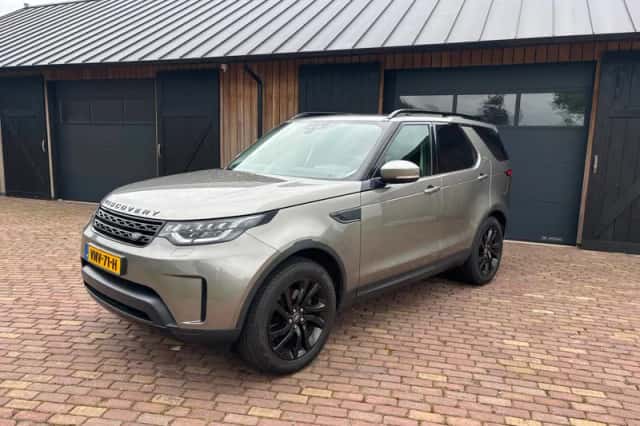 Land Rover Discovery (2018) thumbnail 1