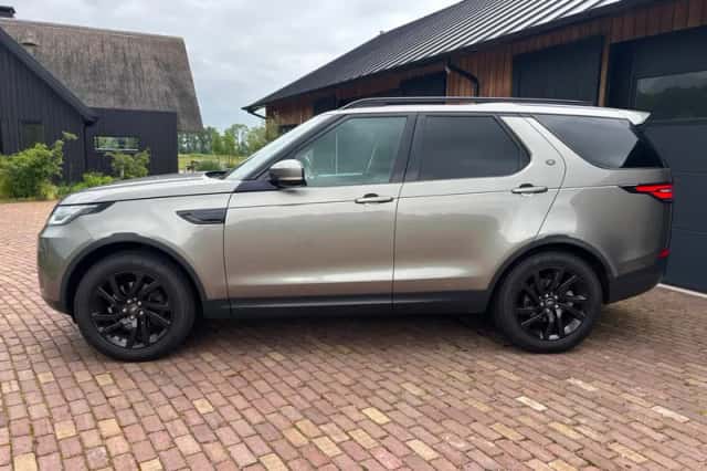 Land Rover Discovery (2018) thumbnail 2