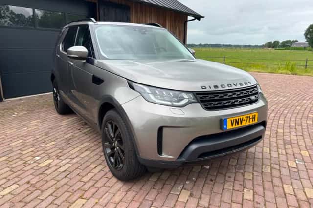 Land Rover Discovery (2018) thumbnail 3