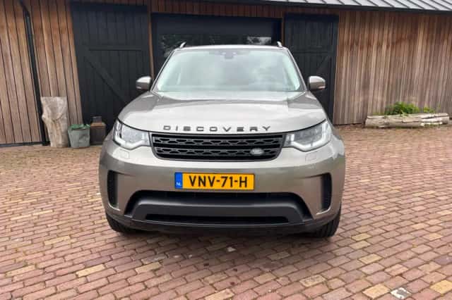 Land Rover Discovery (2018) thumbnail 5