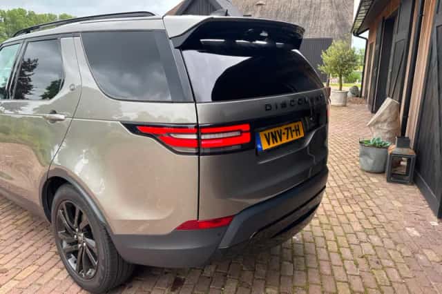 Land Rover Discovery (2018) thumbnail 6