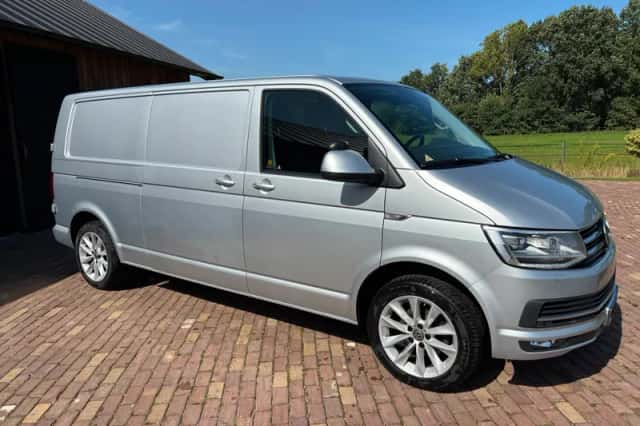 Volkswagen Transporter (2018) thumbnail 1