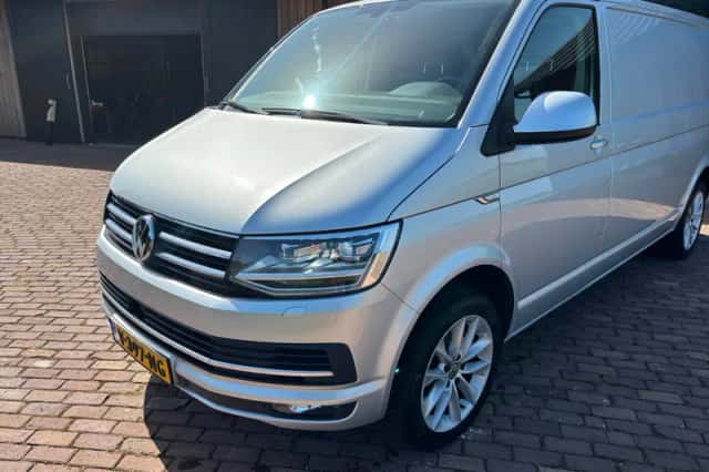 Volkswagen Transporter (2018) thumbnail 2