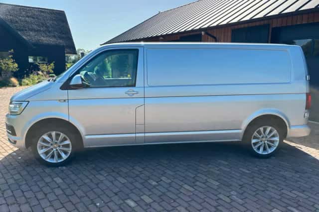 Volkswagen Transporter (2018) thumbnail 3