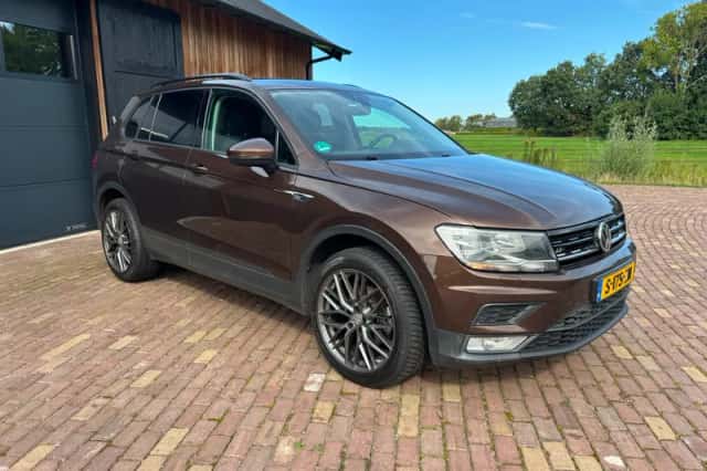 Volkswagen Tiguan (2017) thumbnail 2