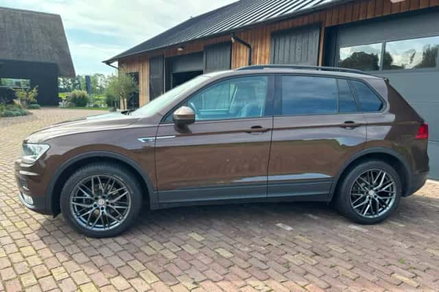 Volkswagen Tiguan (2017) thumbnail 3