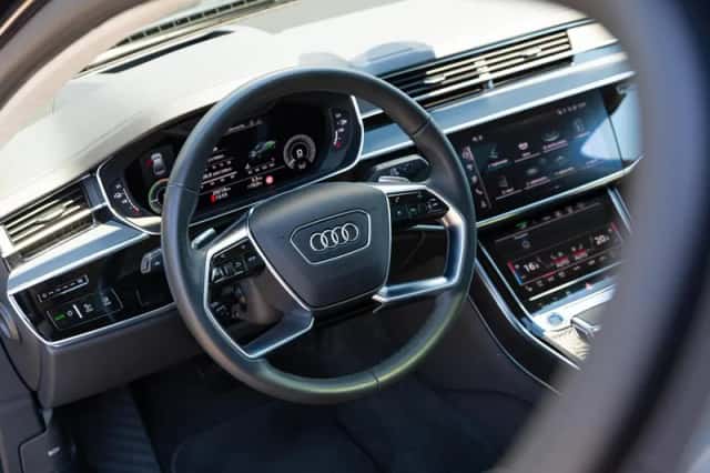 Audi A8 (2024) thumbnail 5