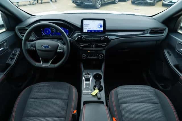 Ford Kuga (2022) thumbnail 4