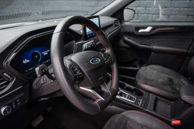 Ford Kuga (2022) thumbnail 4
