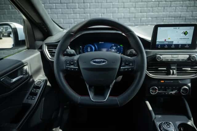 Ford Kuga (2023) thumbnail 6