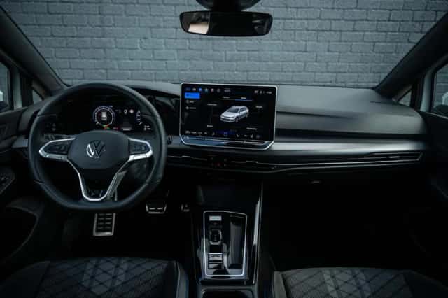 Volkswagen Golf (2025) thumbnail 4