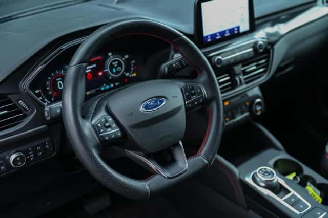 Ford Kuga (2022) thumbnail 4