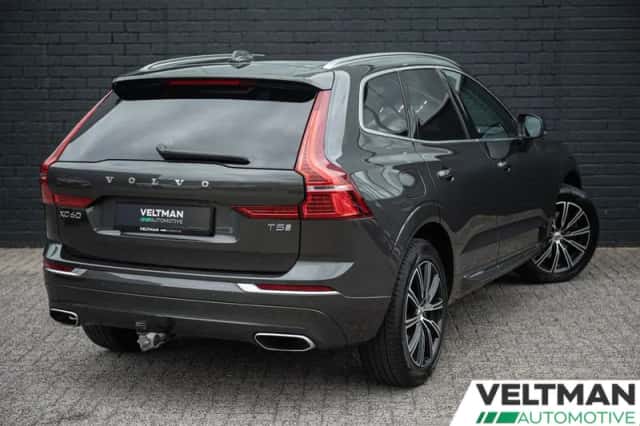 Volvo XC60 (2018) thumbnail 3