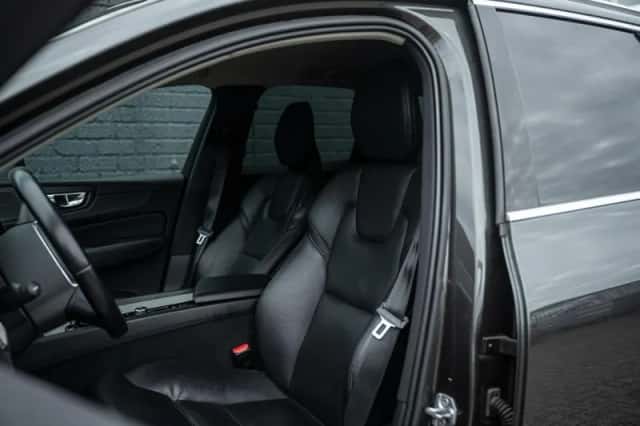 Volvo XC60 (2018) thumbnail 4