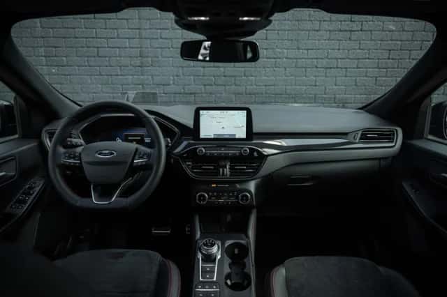 Ford Kuga (2022) thumbnail 4