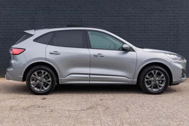 Ford Kuga (2023) thumbnail 6