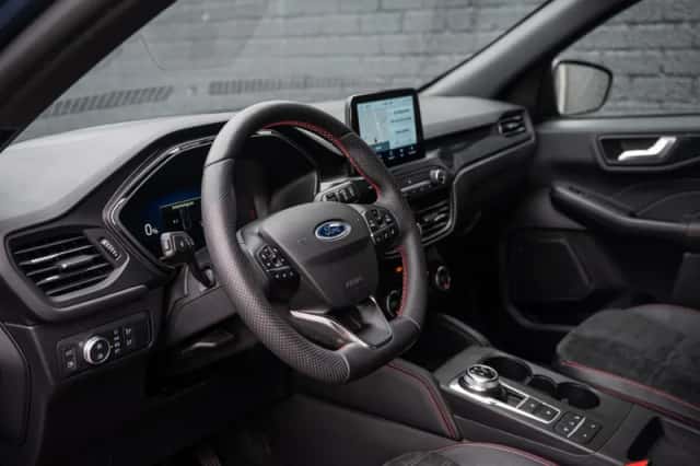 Ford Kuga (2022) thumbnail 4