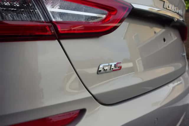 Maserati Quattroporte (2015) thumbnail 3