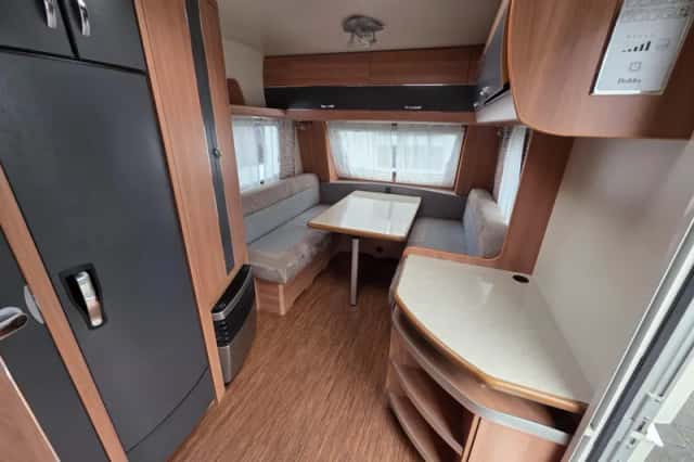Hobby De Luxe (2013) thumbnail 6