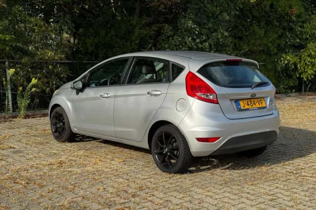 Ford Fiesta (2009) thumbnail 3
