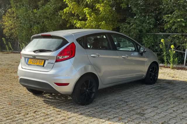 Ford Fiesta (2009) thumbnail 5