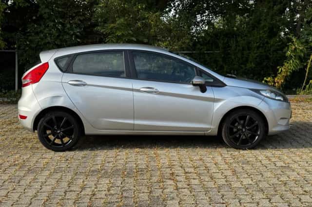 Ford Fiesta (2009) thumbnail 6